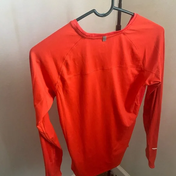 Nike DriFit Running Shirt - Picture 3 of 3